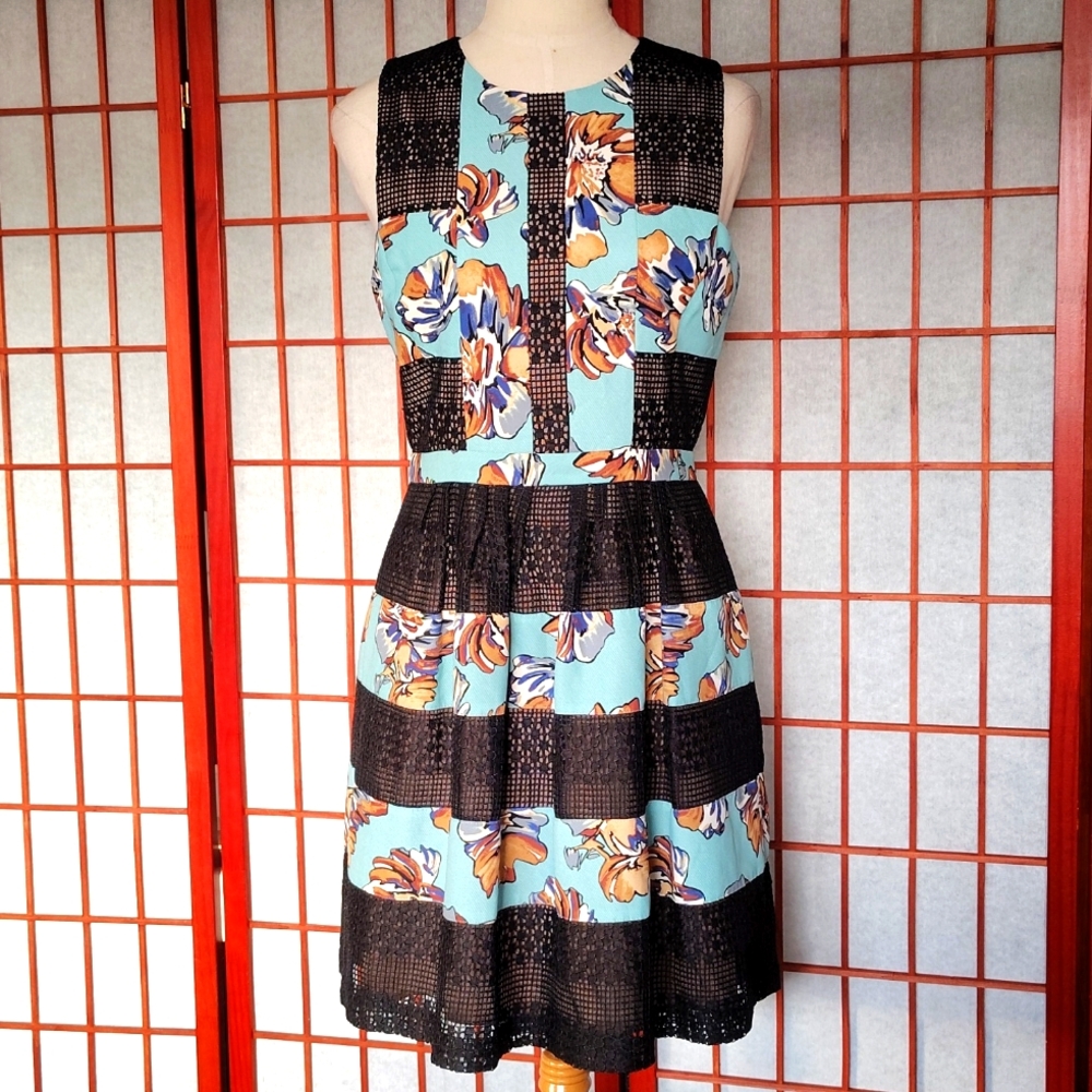 # 7 BCBG MaxAzria Multi-colored Zip Up Dress. Size: 6